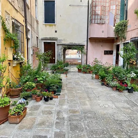 Corte Trapolin Apartman